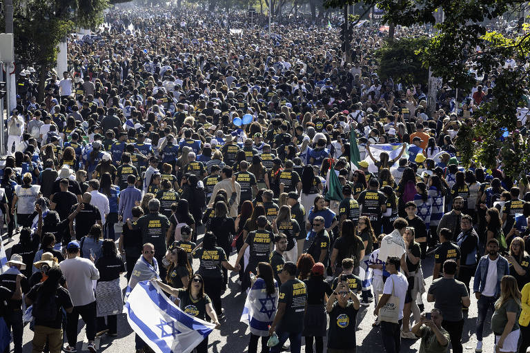 Multidão durante a Marcha para Jesus em São Paulo
